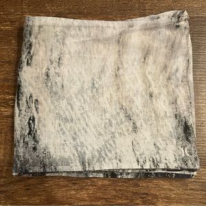 Lululemon Gray White and Black Infinity Scarf